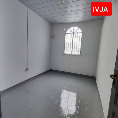 Casa238m2T CjCasteloBranco Boa Moradia Local Prox BancoBrasil 3Qtos(1Ste) SEstar2A SCopaArm WC AServ 3VGar Var Quintal PElet CConsEleMI 2CamMI 2LampESolar CAlarmeMI Incluso IPTU.-Classificados de Imóveis Venda Aluguel Compra Avaliação classificados de imóveis manaus aluguel imóvel classificados am
