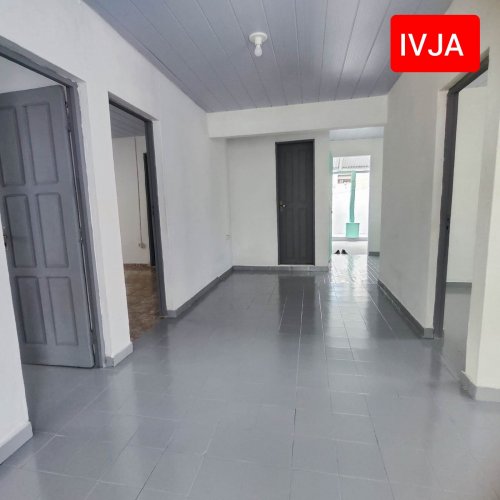 Casa238m2T CjCasteloBranco Boa Moradia Local Prox BancoBrasil 3Qtos(1Ste) SEstar2A SCopaArm WC AServ 3VGar Var Quintal PElet CConsEleMI 2CamMI 2LampESolar CAlarmeMI Incluso IPTU.-Classificados de Imóveis Venda Aluguel Compra Avaliação classificados de imóveis manaus aluguel imóvel classificados am