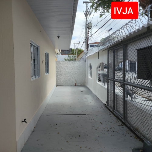 Casa238m2T CjCastBranco BoaLocalizProx MercadJapones 3QSuite S2Amb SCopa WC DeposQ AServ Churr 3VGar+ Quintal  PEletronico 2CamarasMI AlarmeMI Quintal VarC CConsertina  IncluiIPTU-Classificados de Imóveis Venda Aluguel Compra Avaliação classificados de imóveis manaus aluguel imóvel classificados am